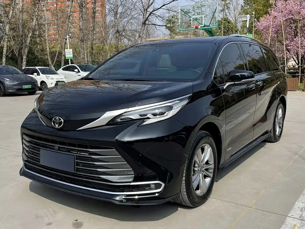 Toyota Sienna 2025 — фото 1