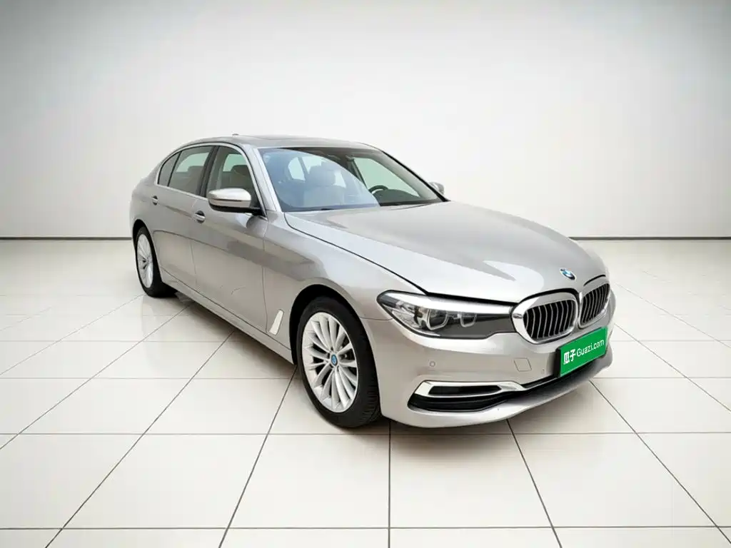 BMW 5 Series 2019 — фото 3