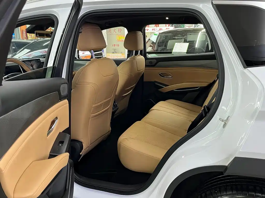 BYD Song L DM-i 2026 — фото 8