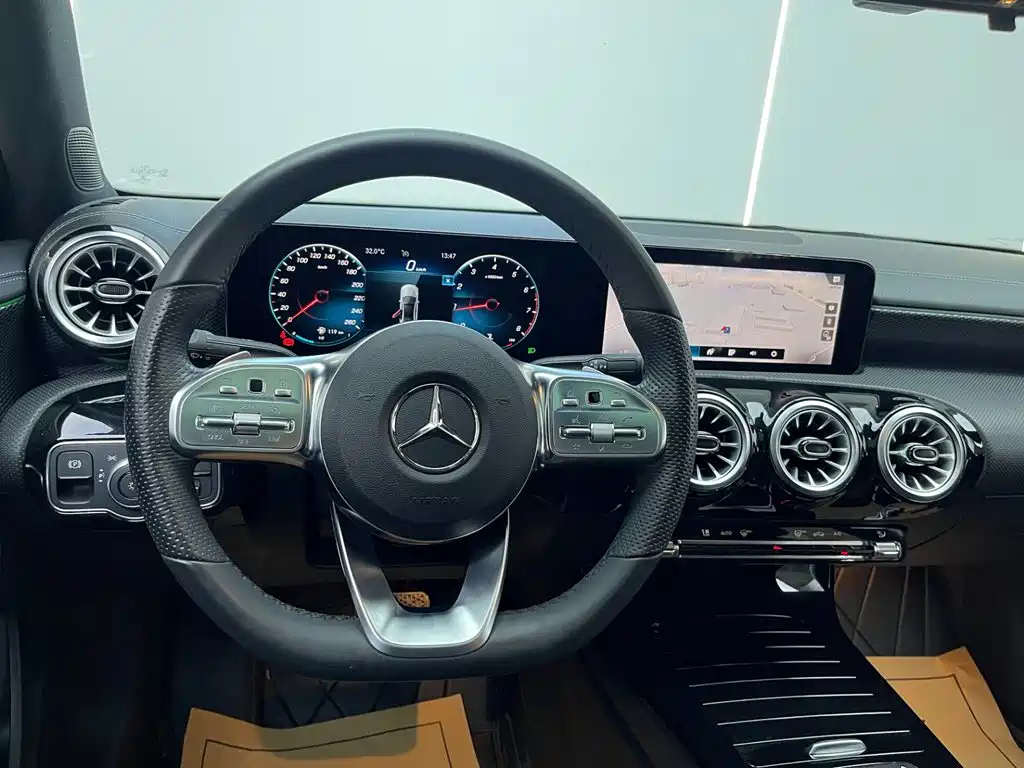 Mercedes-Benz A-Class 2022 — фото 24