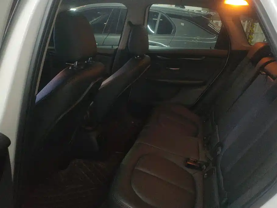 BMW 2 Series Station Wagon 2018 — фото 11
