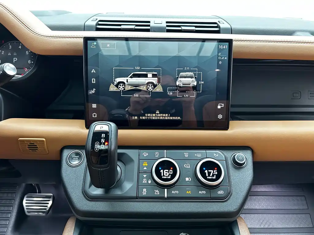 Land Rover Defender 2022 — фото 16