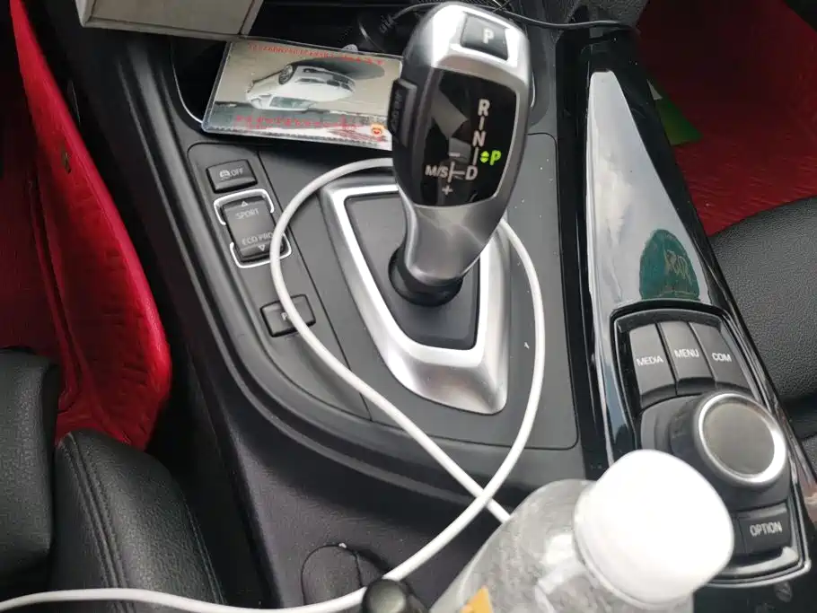 BMW 3 Series 2018 — фото 16