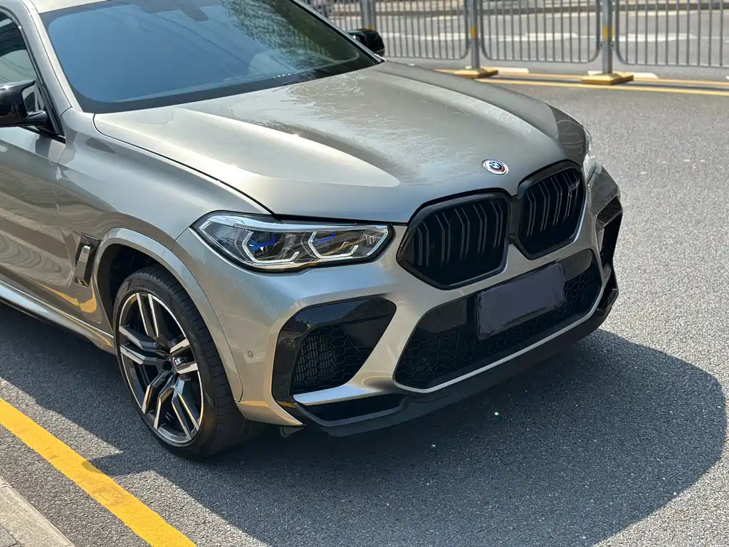 BMW X6 M 2022 — фото 19