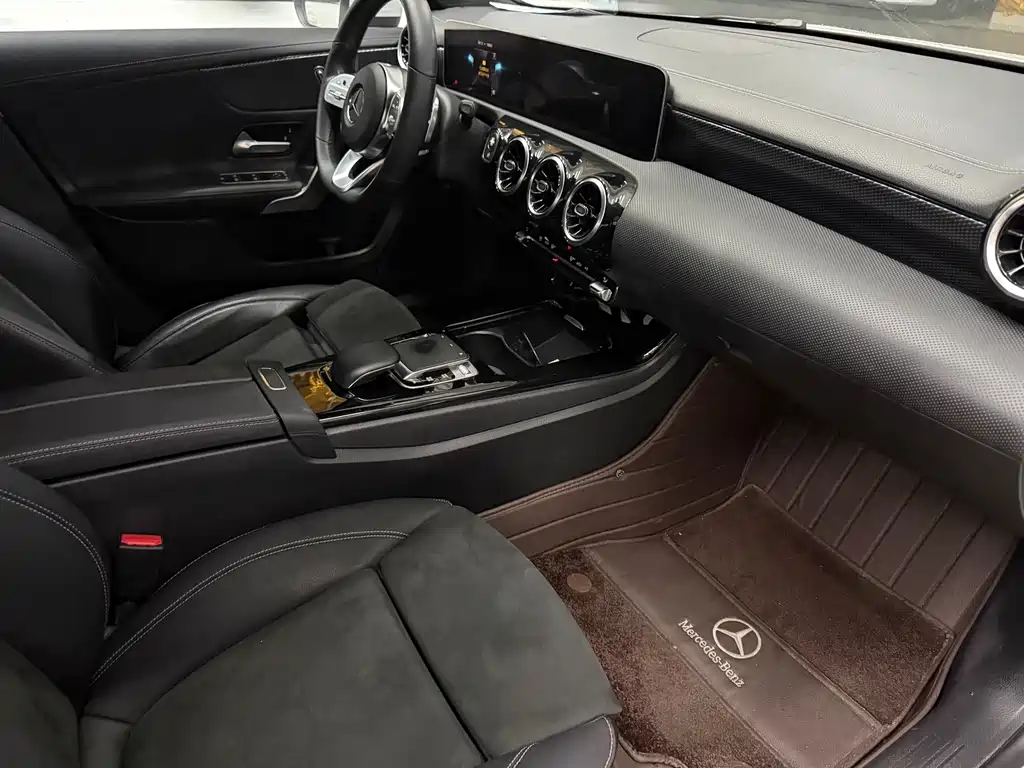 Mercedes-Benz A-Class 2019 — фото 13