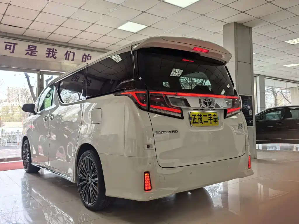 Toyota Alphard 2021 — фото 21