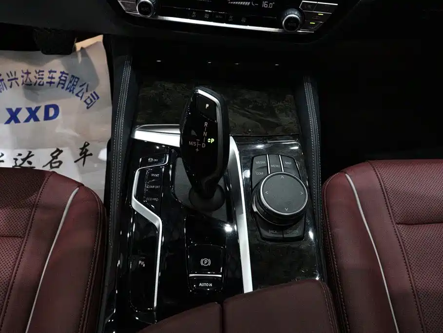 BMW 5 Series 2023 — фото 10