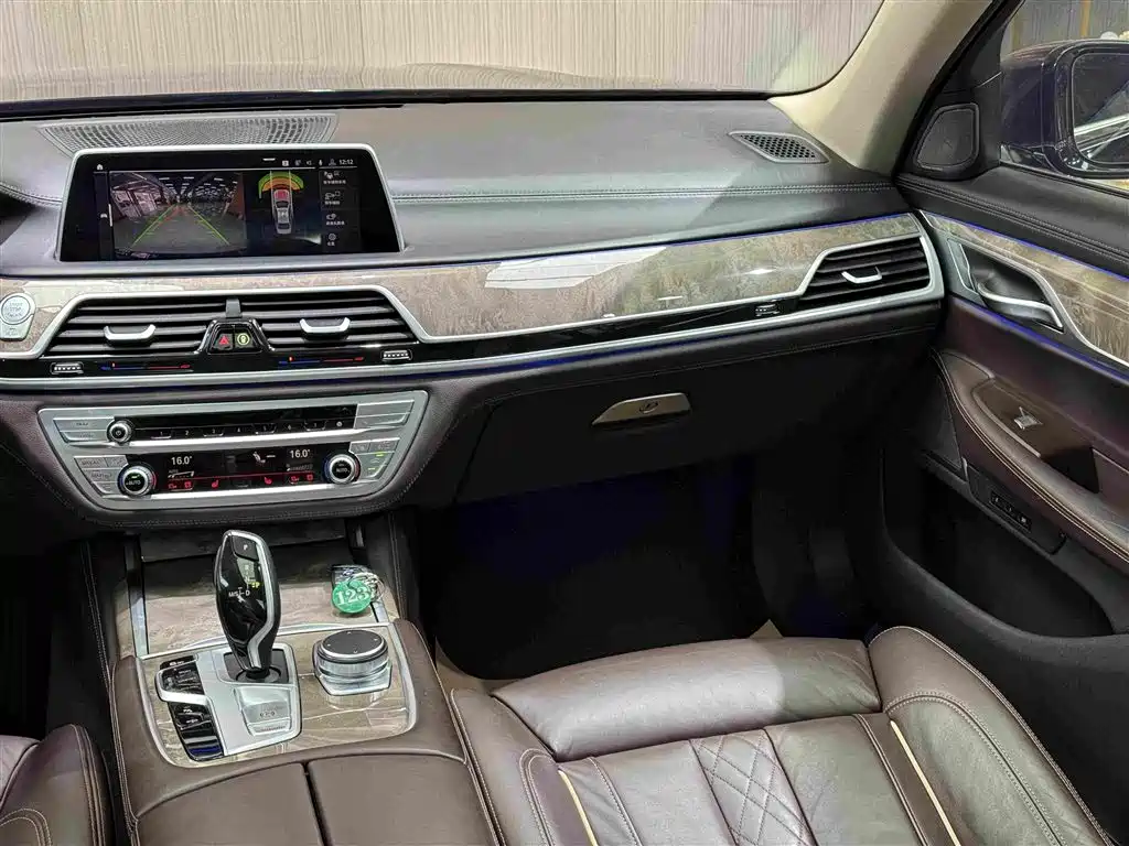 BMW 7 Series 2019 — фото 21