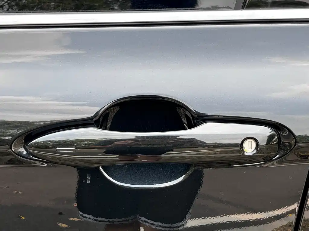Toyota Camry 2023 — фото 8