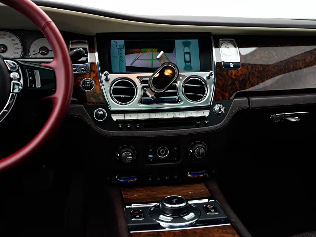Rolls-Royce Ghost 2016 — фото 15