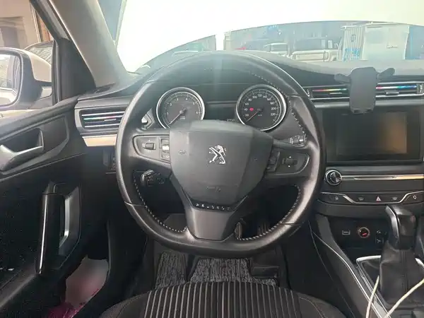 Peugeot 408 2016