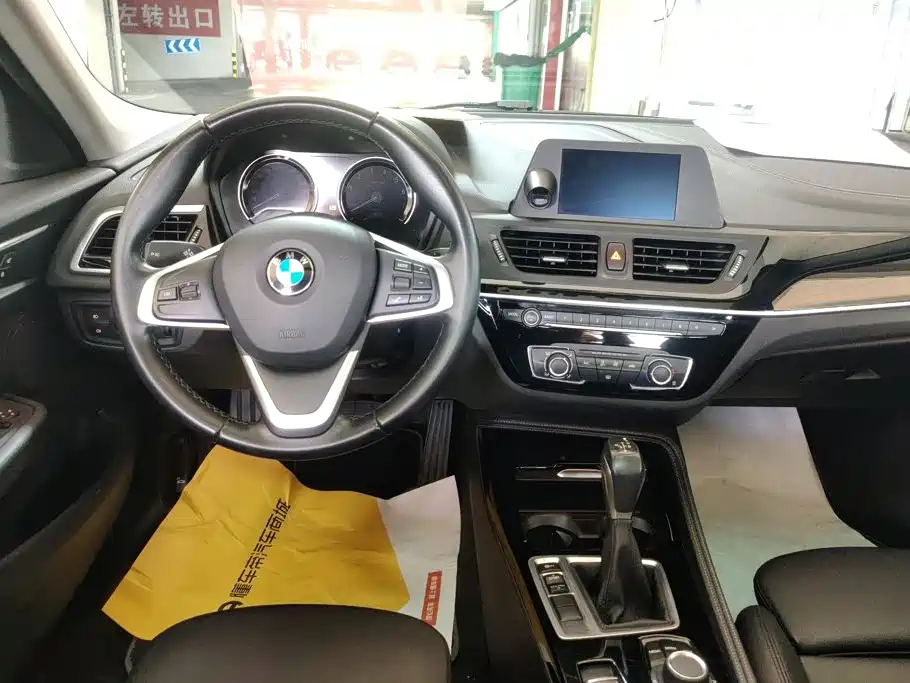 BMW 1 Series 2018 — фото 12