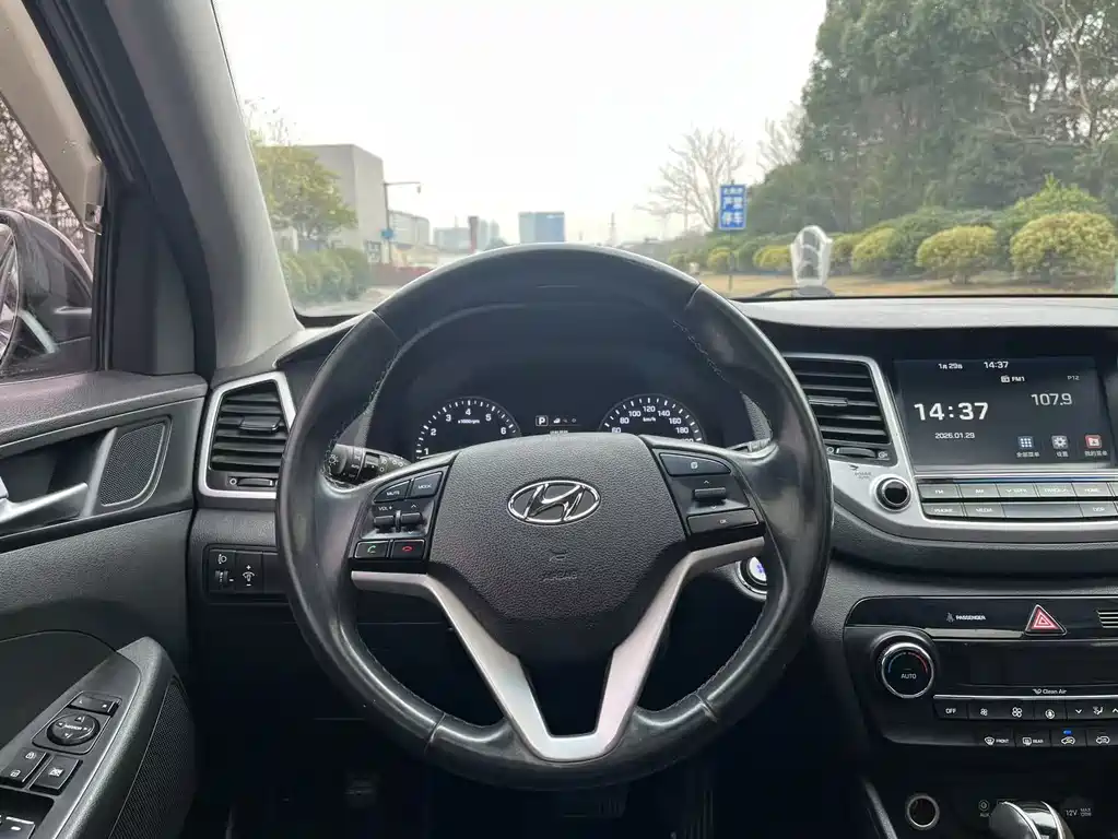 Hyundai Tucson 2017 — фото 8