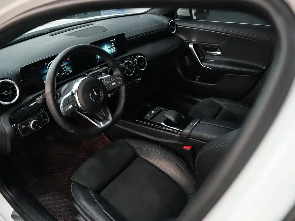 Mercedes-Benz A-Class 2019 — фото 9