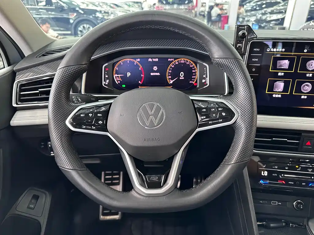 Volkswagen Tiguan L 2021 — фото 13