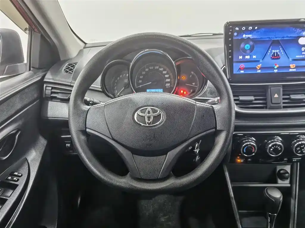 Toyota Yaris L 2021 — фото 11