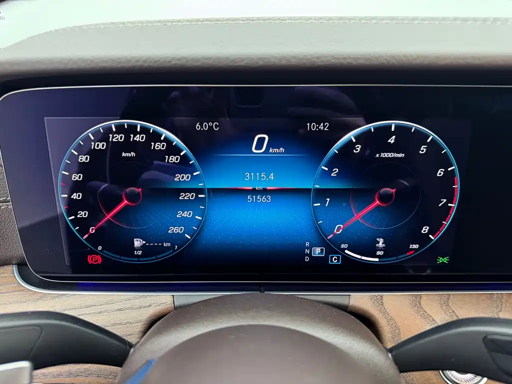 Mercedes-Benz E-Class 2022 — фото 11