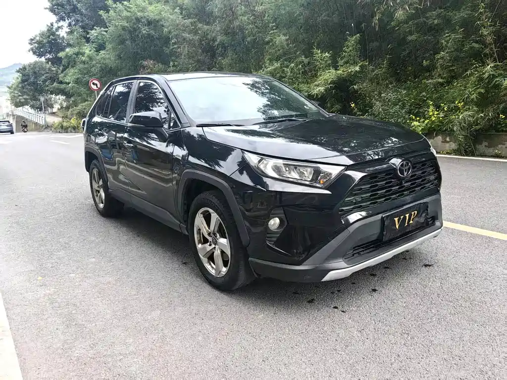 Toyota RAV4 2022 — фото 3