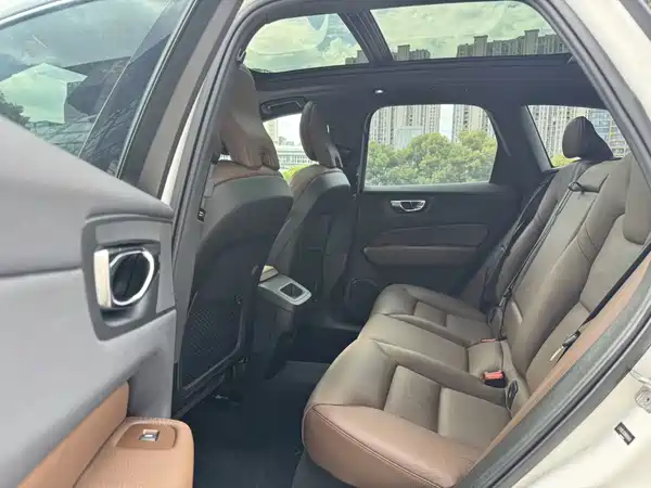 Volvo XC60 2022