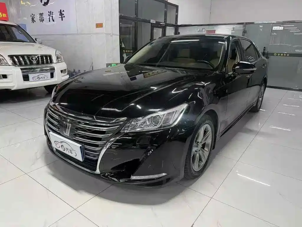 Toyota Crown 2016 — фото 1