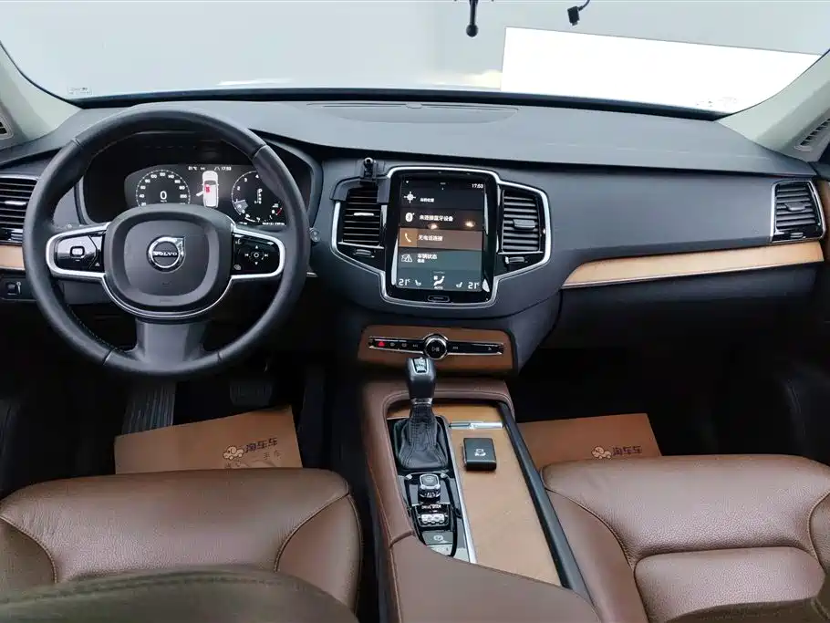Volvo XC90 2019 — фото 12