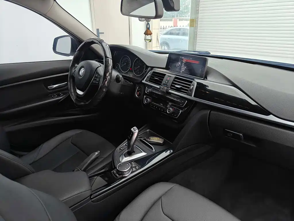 BMW 3 Series 2016 — фото 15