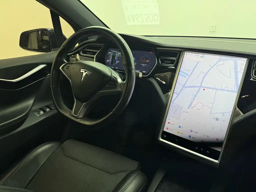 Tesla Model X 2018 — фото 16