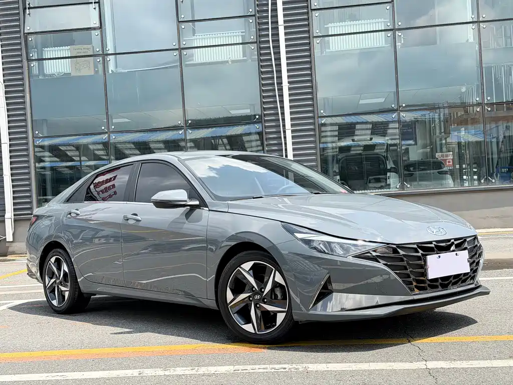 Hyundai Elantra 2022
