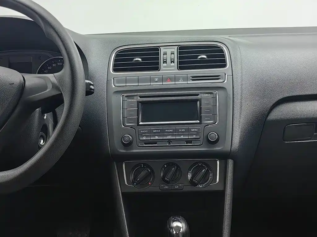 Volkswagen Polo 2015 — фото 12