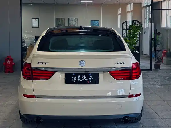 BMW 5 Series GT 2011