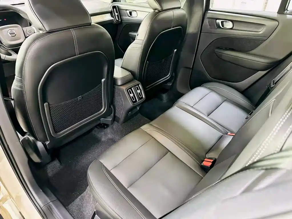 Volvo XC40 2024 — фото 13