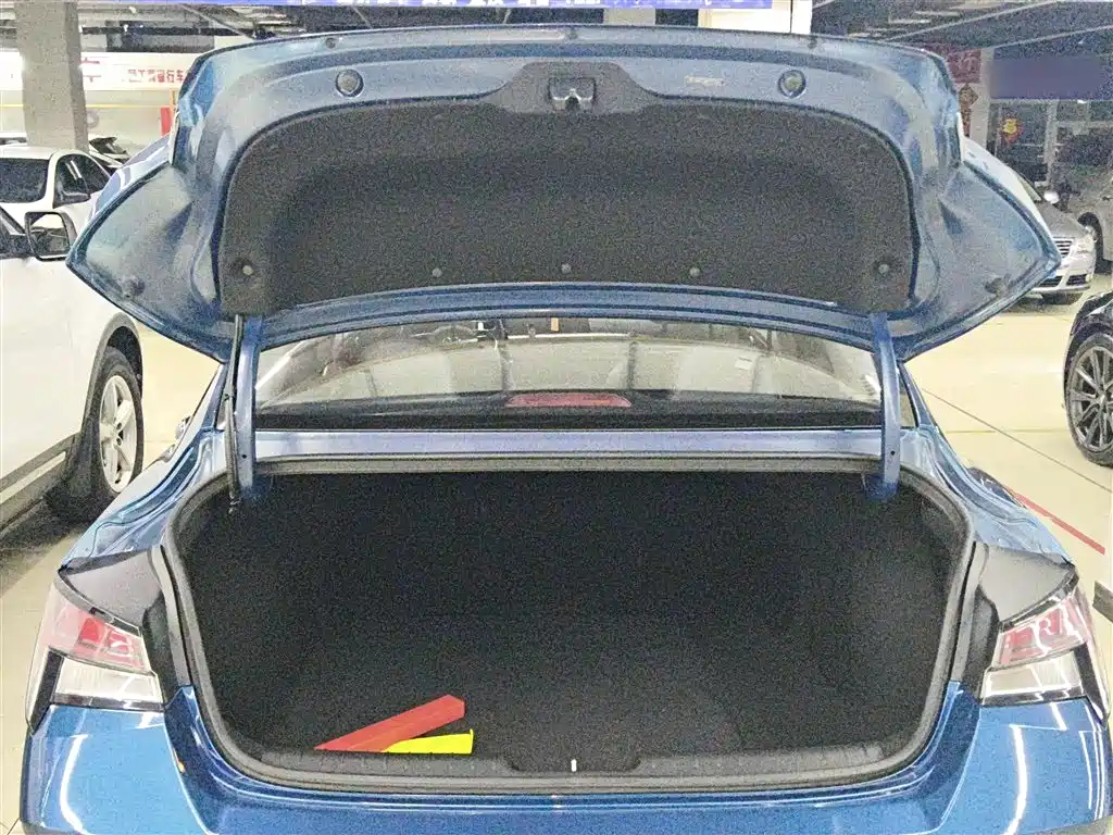 Hyundai Elantra 2021 — фото 19