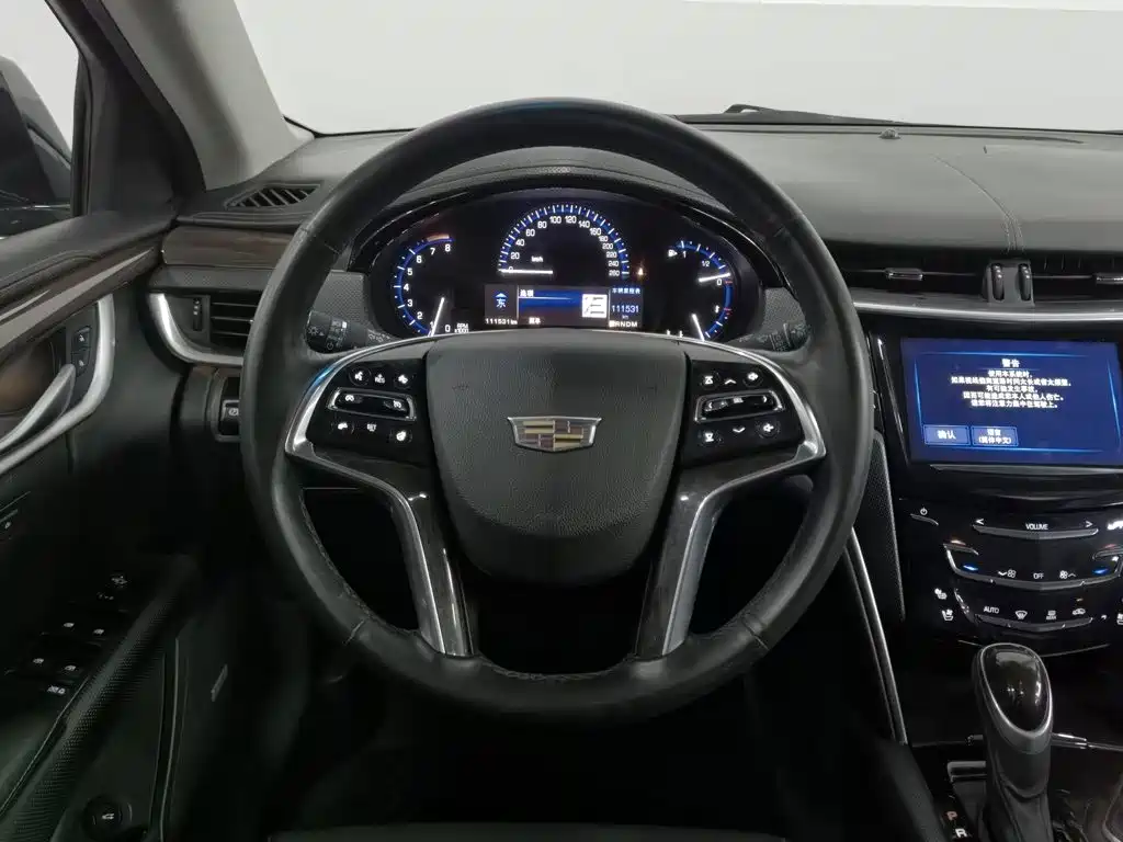 Cadillac XTS 2016 — фото 11