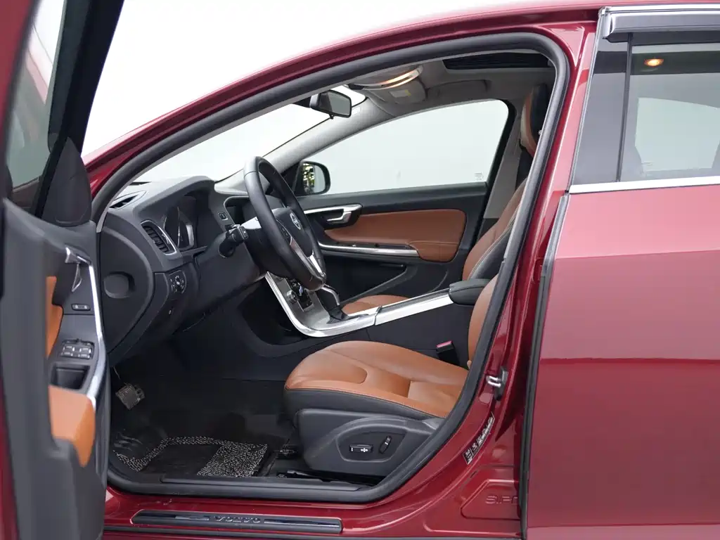 Volvo S60 2016 — фото 12