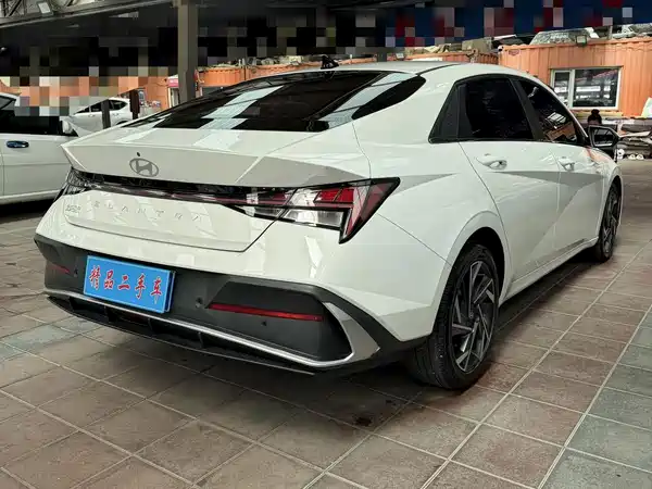 Hyundai Elantra 2023