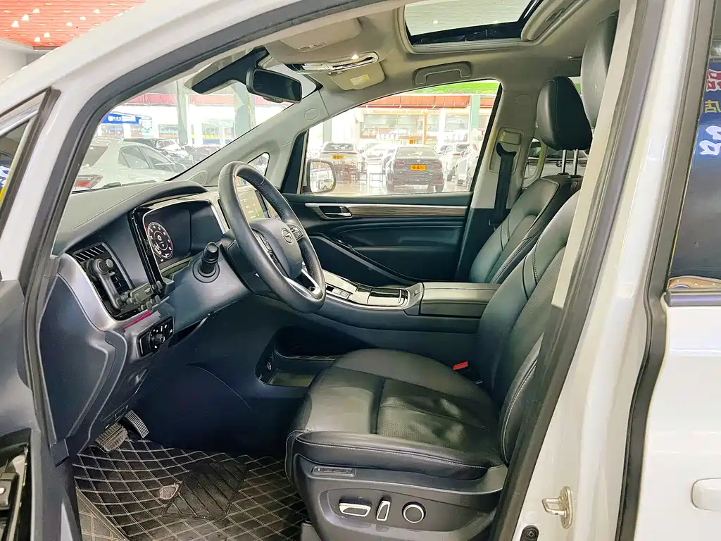 GAC Motor Trumpchi M8 2022 — фото 4