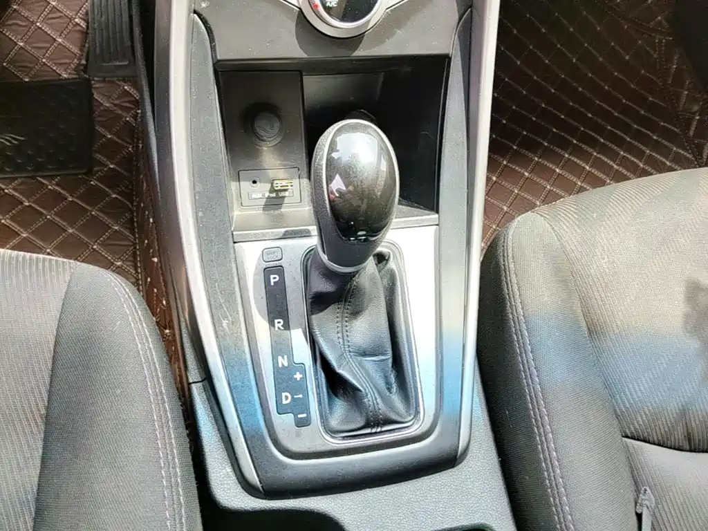 Hyundai Elantra 2017 — фото 14