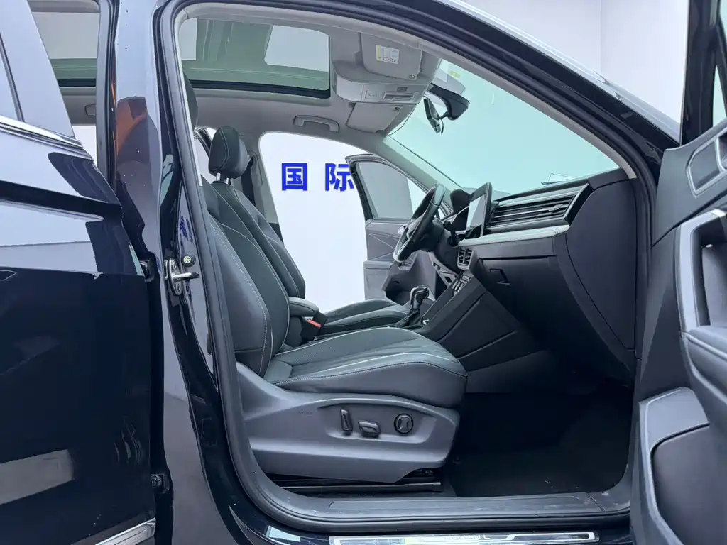 Volkswagen Tiguan L 2023 — фото 14