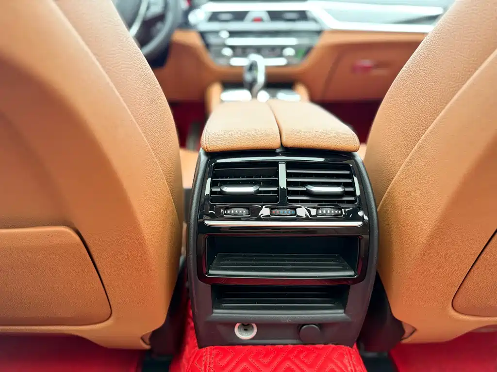 BMW 5 Series 2018 — фото 21