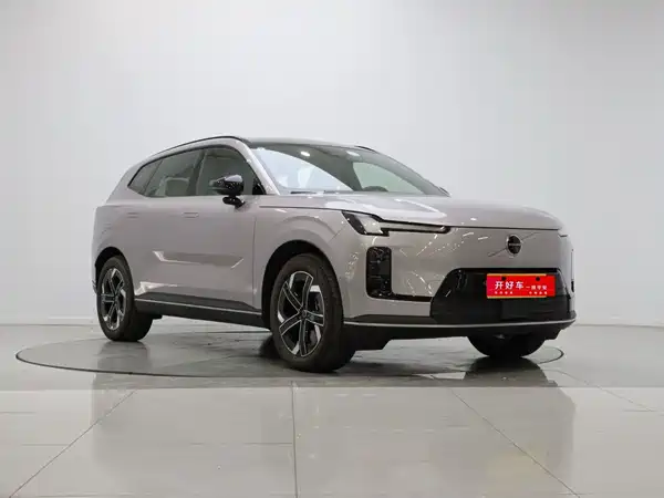 Volvo XC70 Plug-In Hybrid 2025