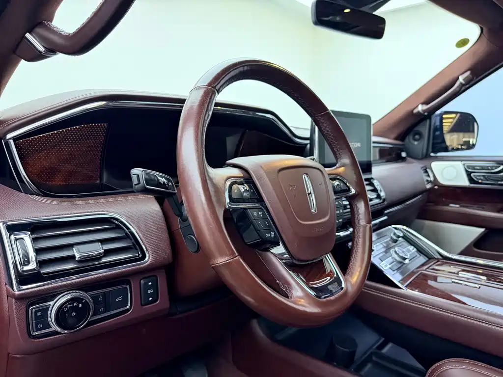 Lincoln Navigator 2018 — фото 9
