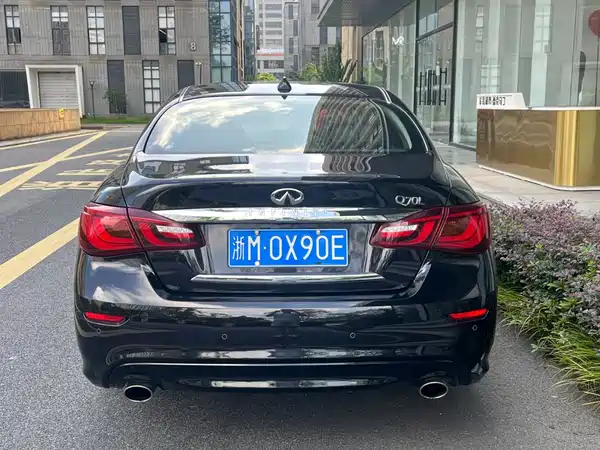 Infiniti Q70 2017