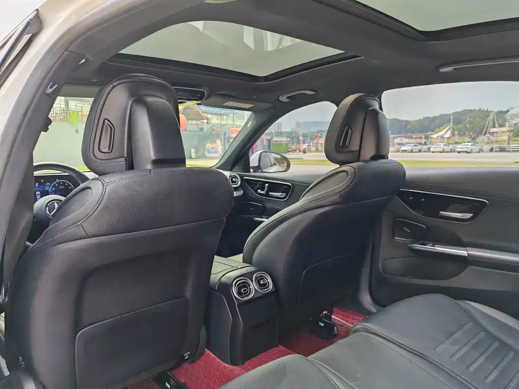 Mercedes-Benz C-Class 2023 — фото 13