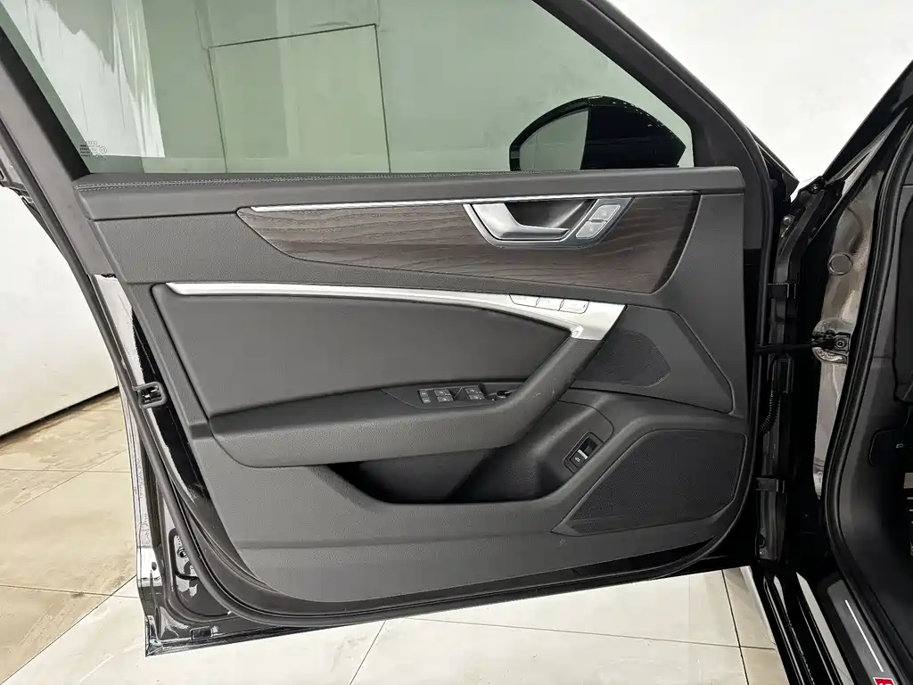 Audi A6L 2025 — фото 10