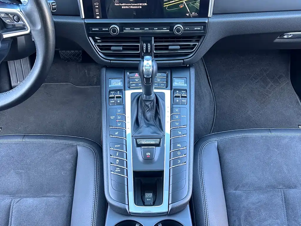 Porsche Macan 2019 — фото 13