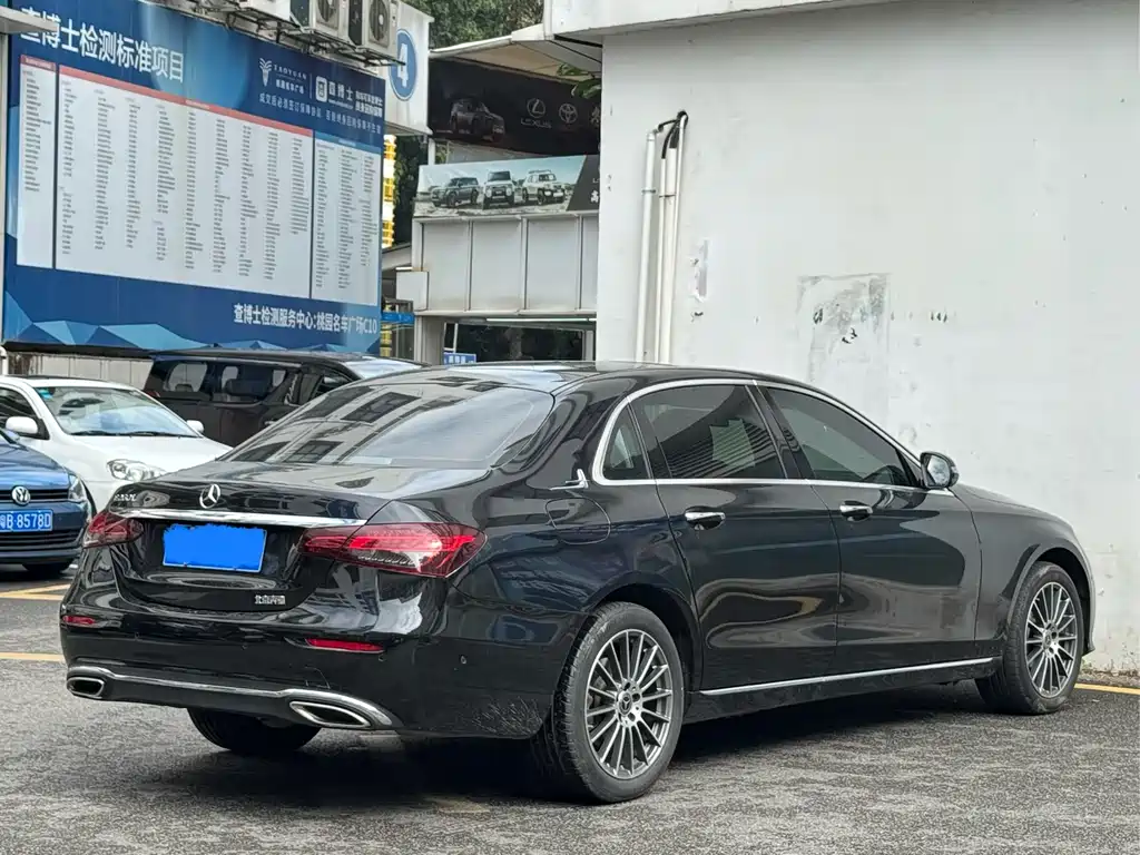 Mercedes-Benz E-Class 2023 — фото 18