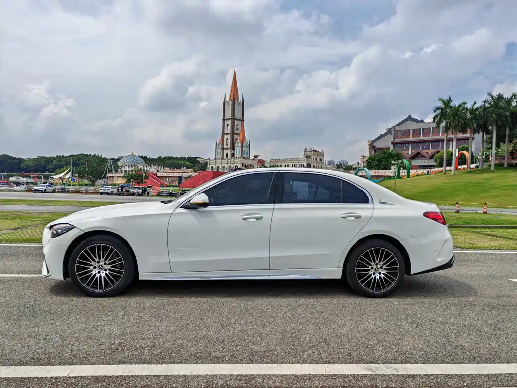 Mercedes-Benz C-Class 2023 — фото 3