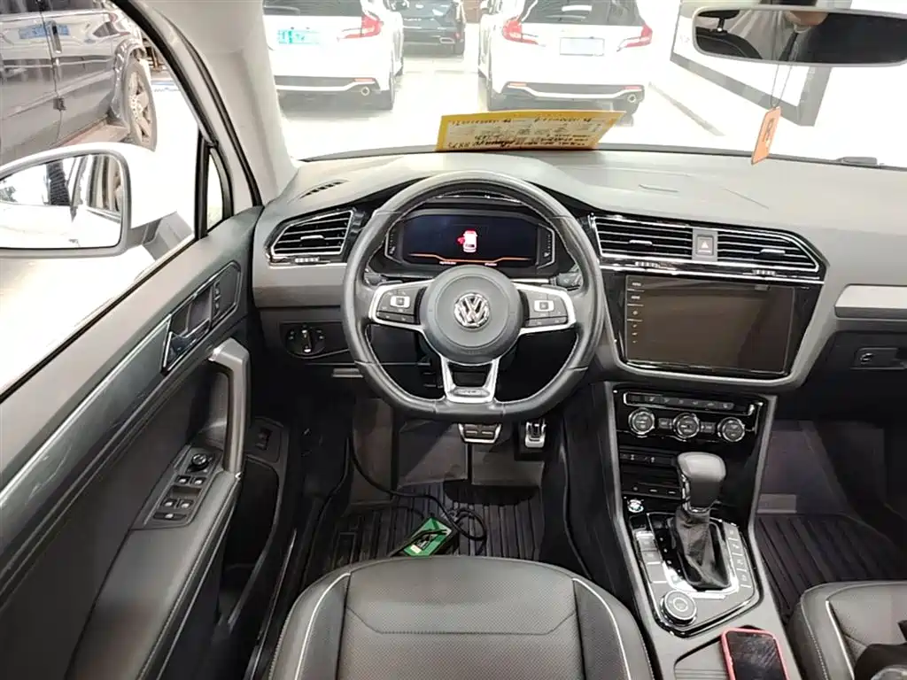 Volkswagen Tiguan L 2020 — фото 11