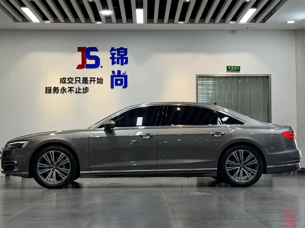 Audi A8 2018 — фото 20