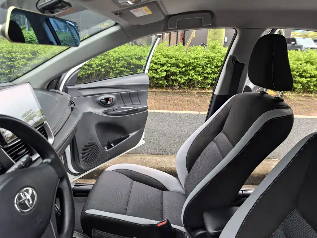 Toyota Yaris L 2020 — фото 23